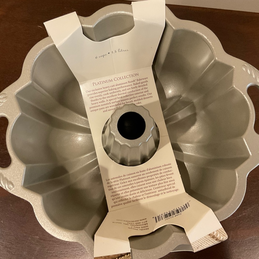 NWT 6-Cup Nordic Ware Bundt Cake Pan - Picture 4 of 4